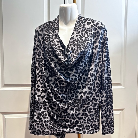 Black Leopard Print Open-Front Sweater with zip up over shoulder. - Picture 3 of 12